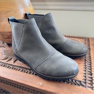 Sorel Boots Harlow Leather Chelsea Ankle Boots  women’s size 8 Gray Grey